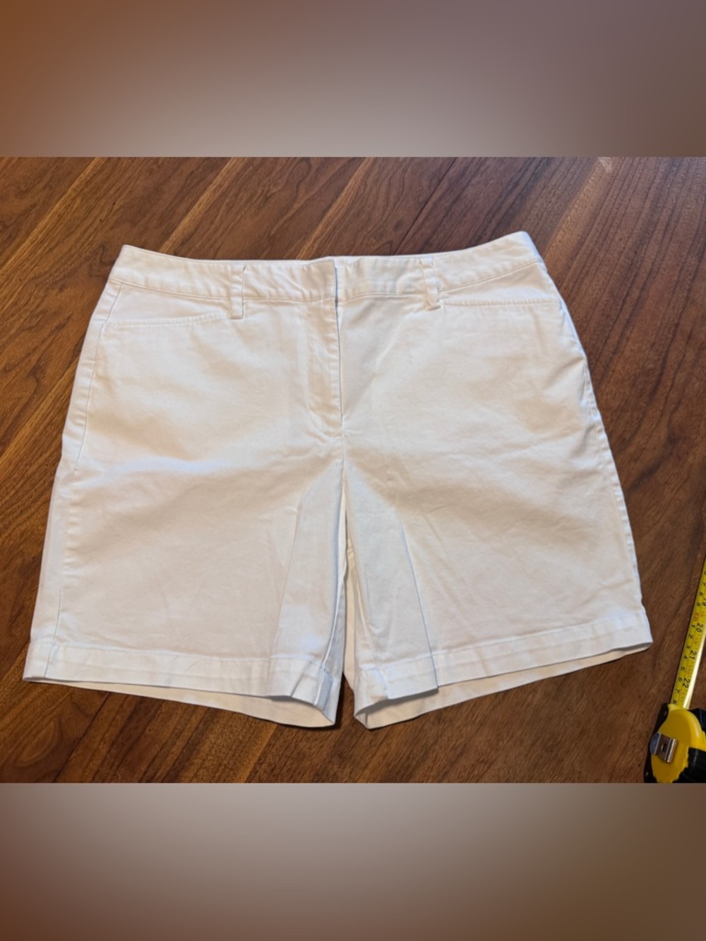 Land’s End White Khaki Chino Shorts in EUC, size 12 Cotton with Stretch Classic
